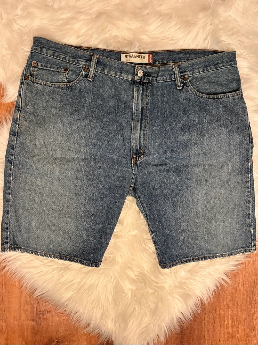 Levi’s 505 Sz 42 Straight Fit Mens Jean Shorts